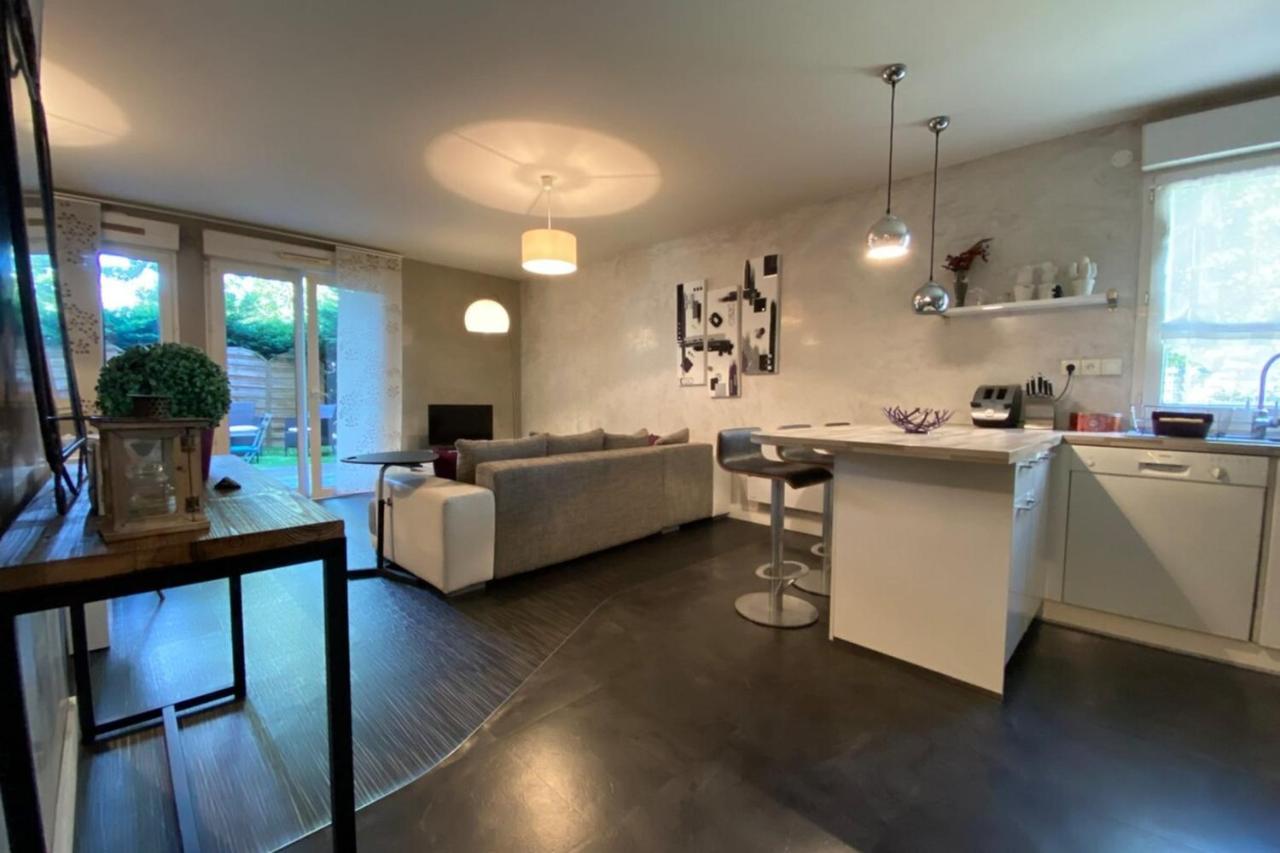 Bel Appartement Proche Tours Centre Bretonneau La Riche Esterno foto